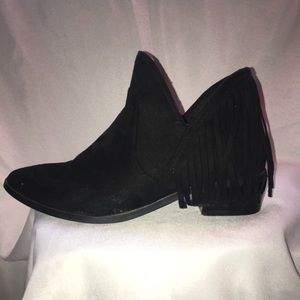 Black Maureena Fringe Detailed Booties